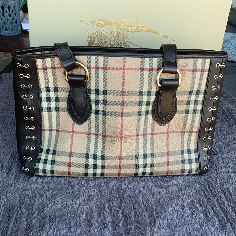 Classic Burberry Authentic Bag